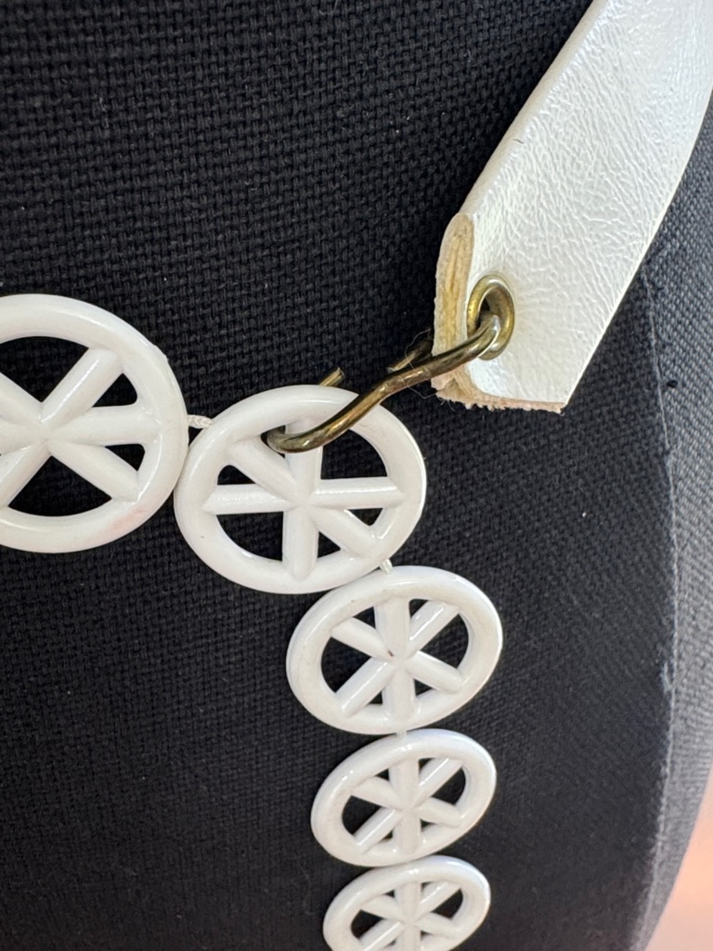 Vintage Mod MCM White Decorative Link Waist Belt - Picture 4 of 7